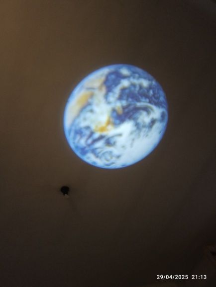 Уникален USB проектор с луна и планета