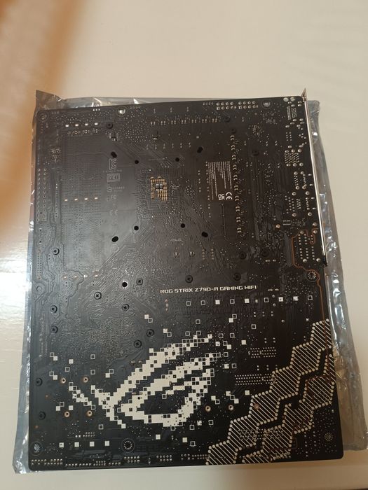 Placa de baza z790-A gaming wifi defecta