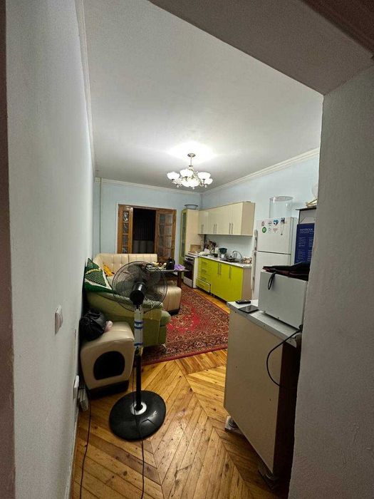 Продам квартиру на ТТЗ, Ахмад Югнакий 4-ком/1 этаж/5-этажный дом