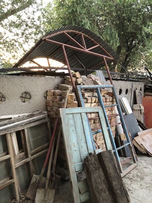 Козырек у входа