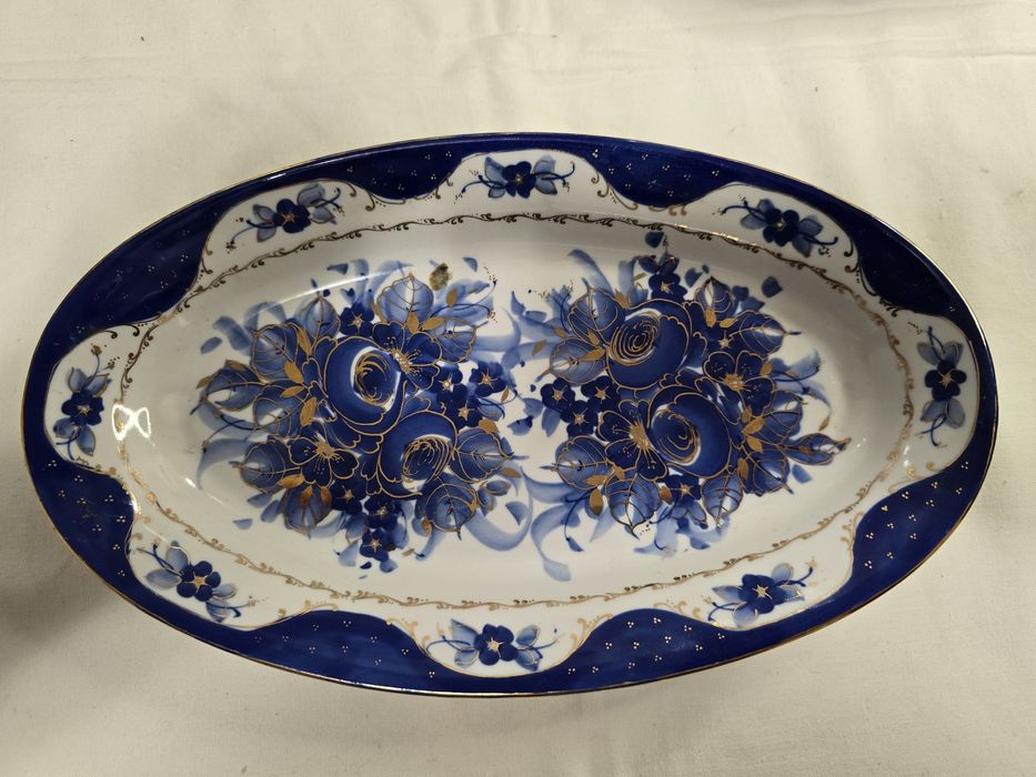 Colecție de platouri decorative din porțelan