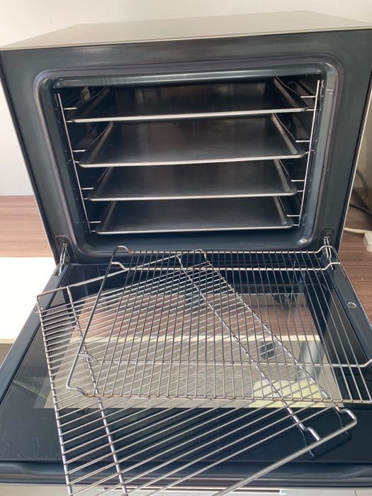 срочно продам печь Smeg
