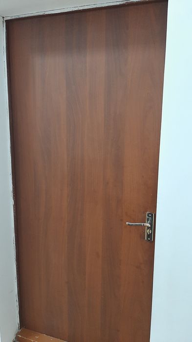 Продам двери в хорошее состоянии