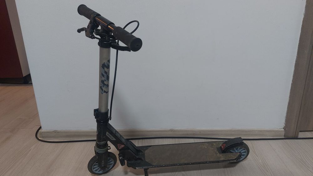 Vand 2 trotinete Oxelo, stare buna