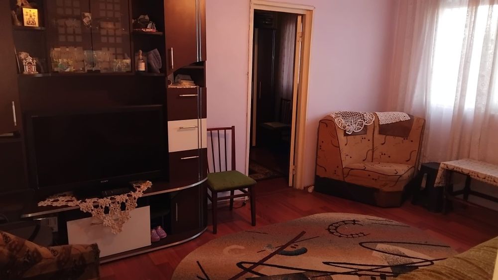 Vând apartament 3 camere