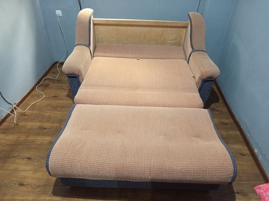 Yumshoq mebel bir kishilik divan sotiladi