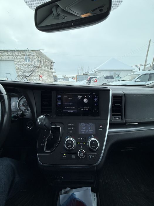 Toyota Sienna SE 2017 гв.