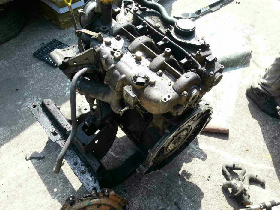 Продавам части за Jeep cherokee liberty 2.5 CRD