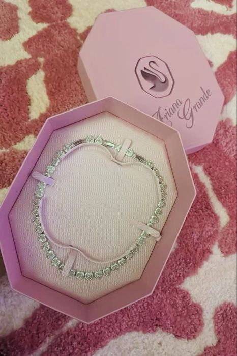 Ariana Grande x Swarowski set bijuterii