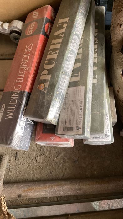 сварочные электроды MONOLITH BASIC (тип E7018) диаметром 2.5 мм