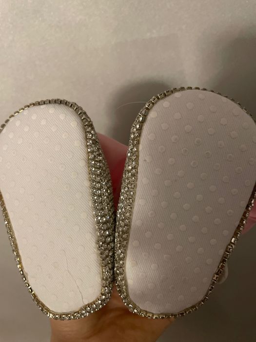 Бебешки обувки с камъни