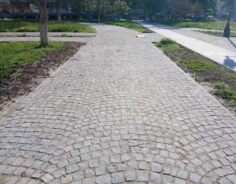Piatră cubică naturală pentru pavare durabilă și elegantă