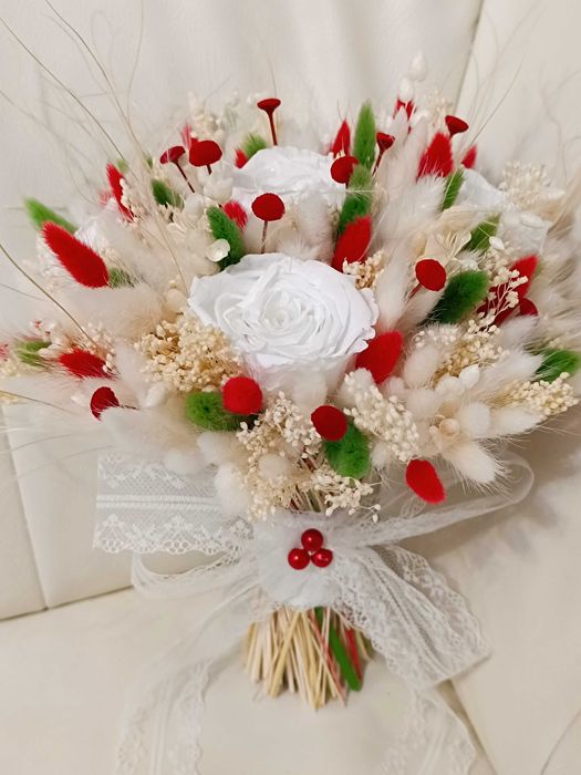 Buchete , cocarde,brățări, lumânări cununie și botez!