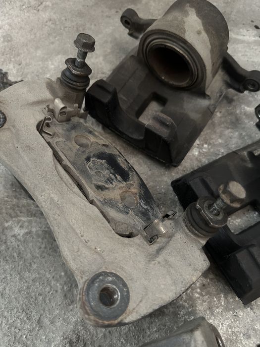 Передние суппорта на lexus rx330, rx350