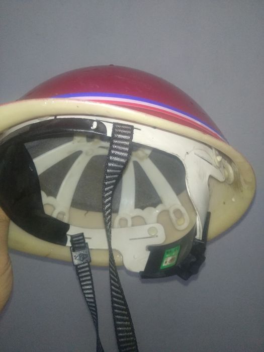 каска сотилади..