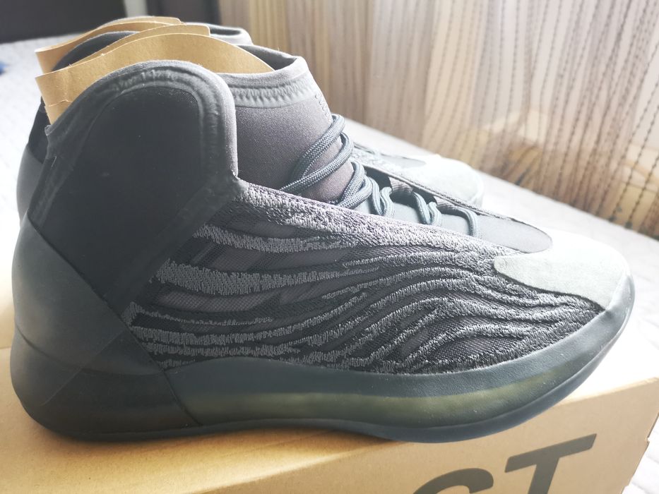 Adidași Yeezy QNTM (44-28 cm)