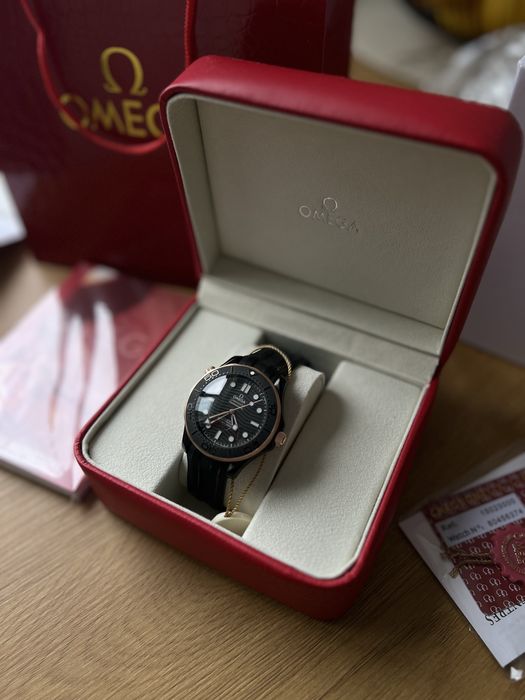 Omega Seamaster Diver 300M Black And Rose Gold 42 mm Rubber Strap