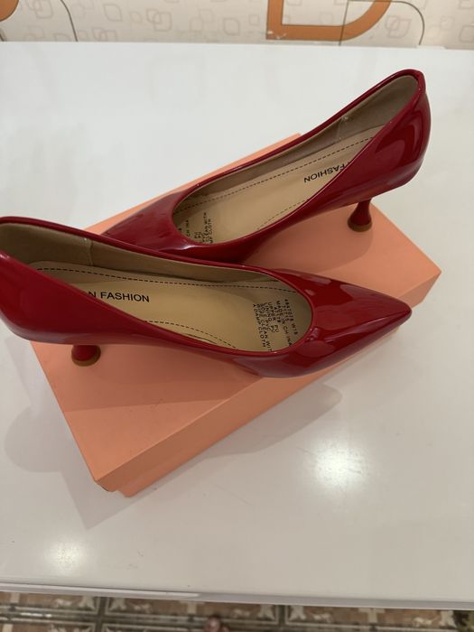 Красный туфли Новый