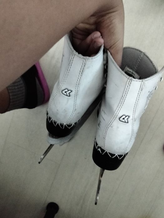 Продам коньки б/у 2 пары,муж и жен