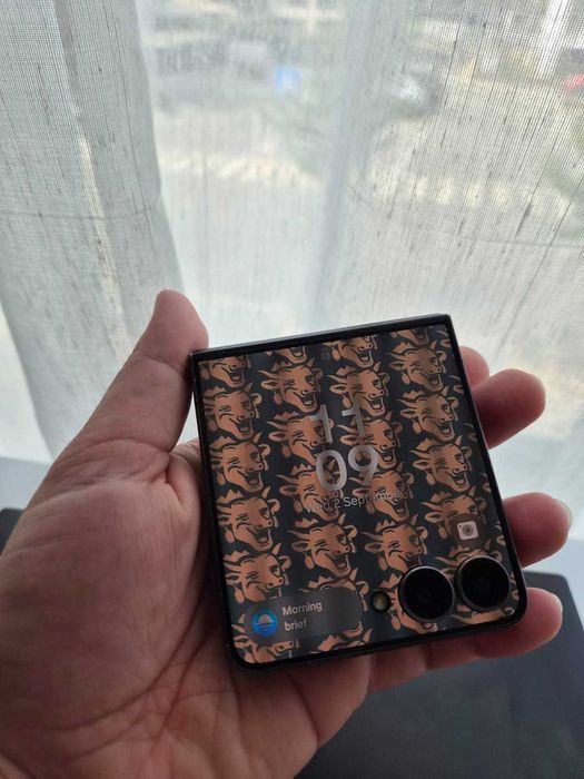 Titlu: Samsung Galaxy Z Flip7 512GB 12GB RAM Jet Black – full box, baterie 100%