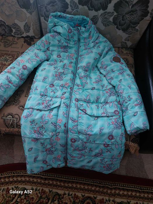Продам куртку на девочку