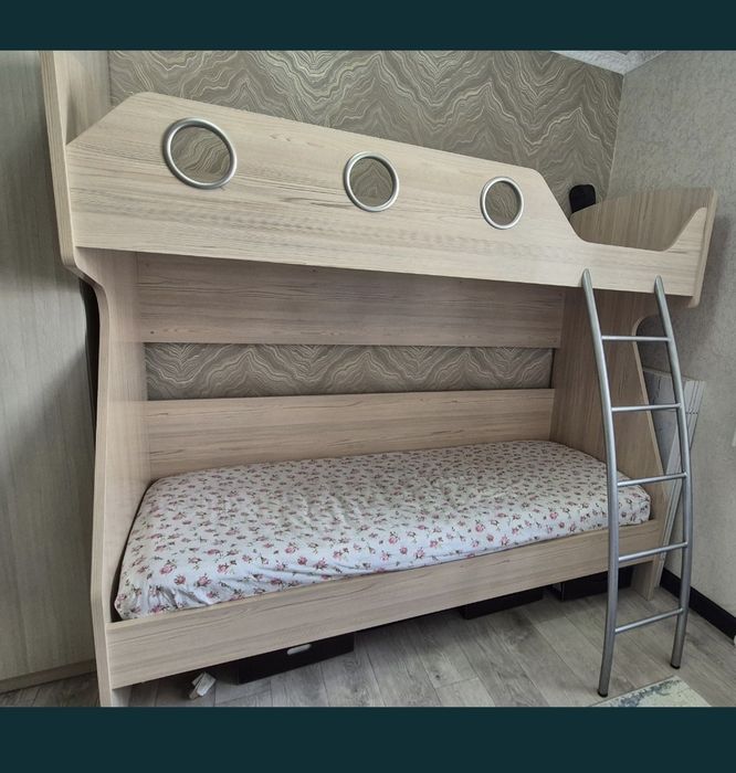 Кровать  двухярусная