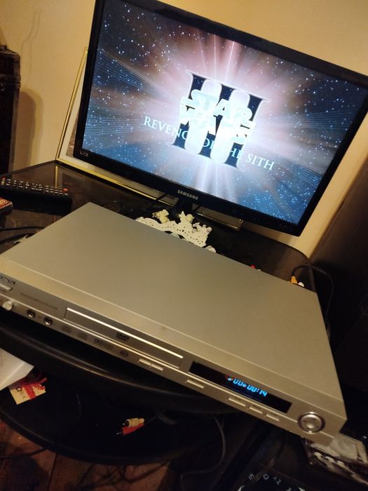 Система за домашно кино(ДВД и активен буфер 5.1 с колонки)