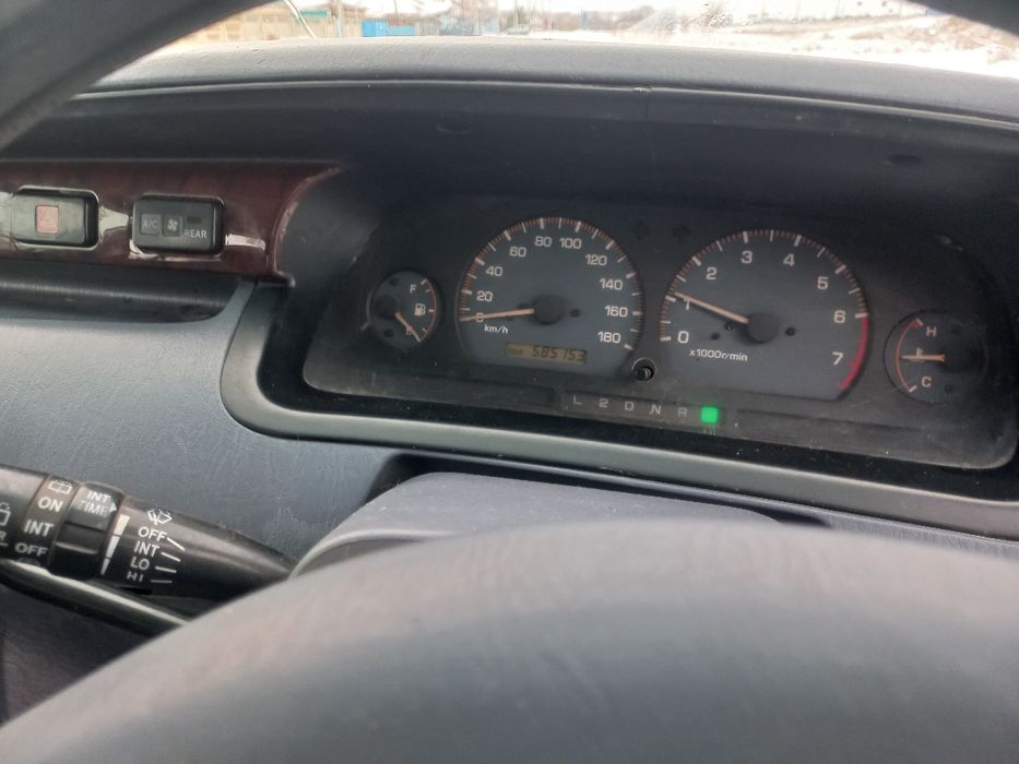 Тойота Ноах минивен