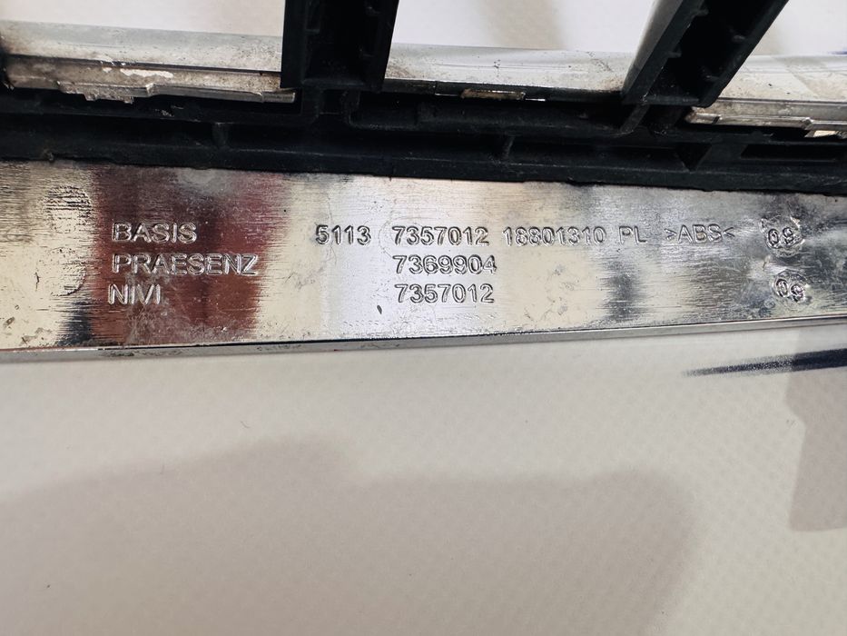 Grila radiator dreapta BMW seria 7 G11 cod 511373557012