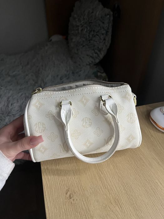 модерна чантичка