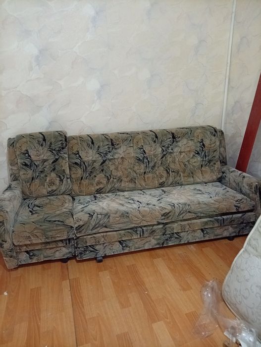 Диван не раскладной 10000