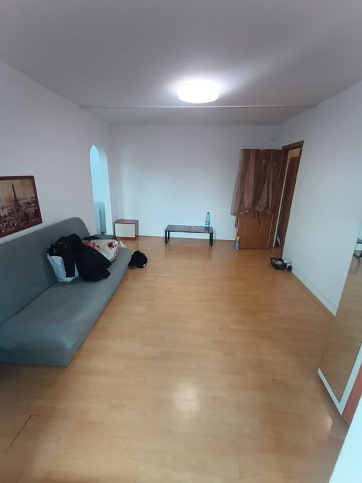 apartament 2 camere semidecomandat loc de parcare stare buna