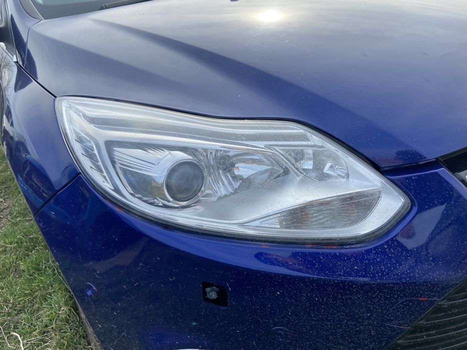 Far/faruri xenon ford focus 3 stanga/dreapta