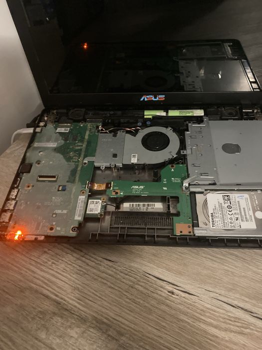 Vand un leotop cu win 7