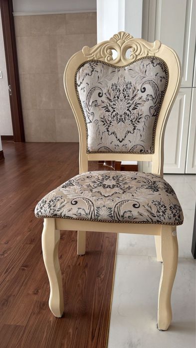 Спальня, комод, стол копьютерный и стулья