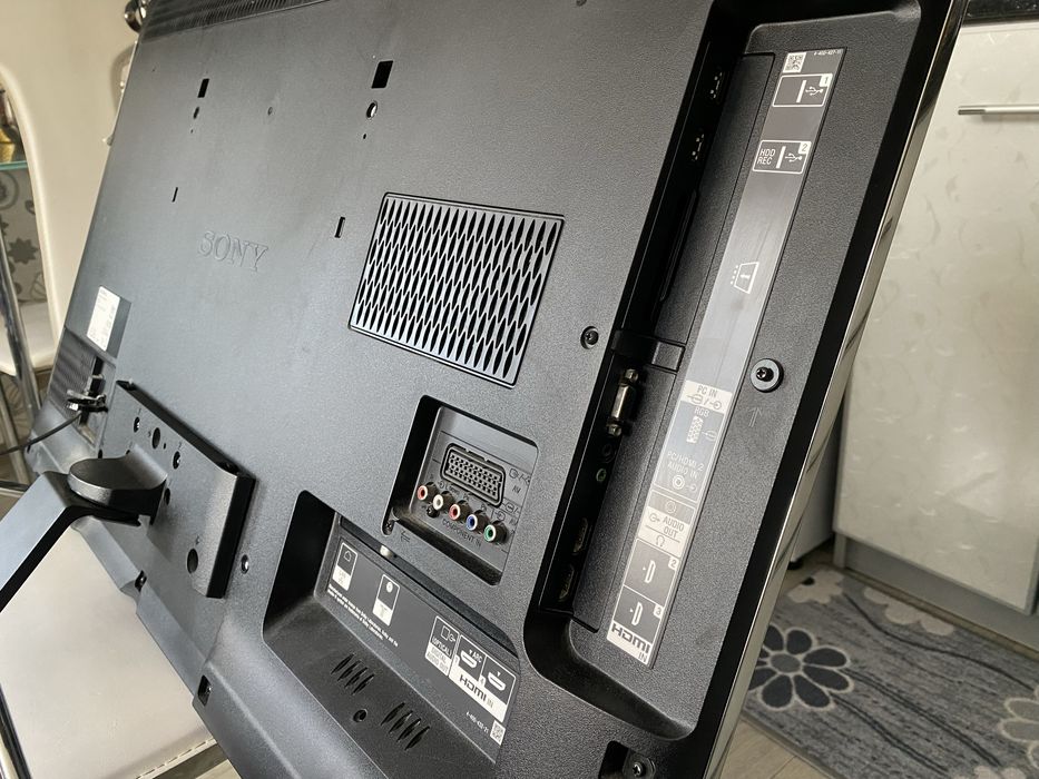 Телевизор Sony KDL-40HX750 цял за части