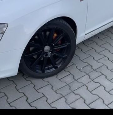 Vând jante audi R18( 245/40 R18
