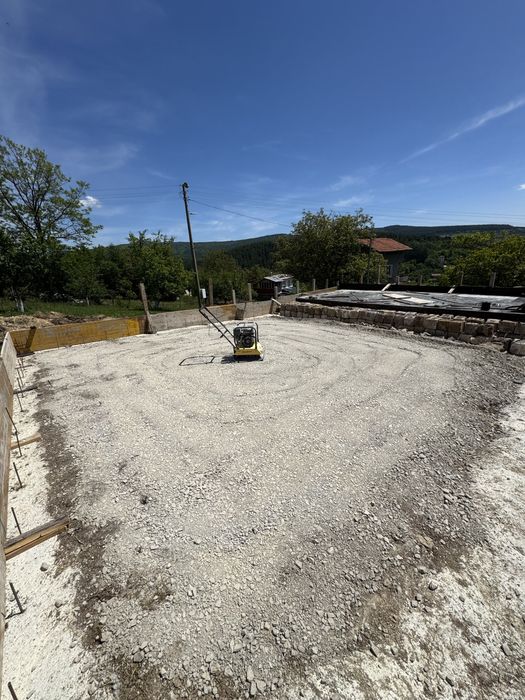 Трамбовка и бус под маем Перник София Брезник Радимир Трън