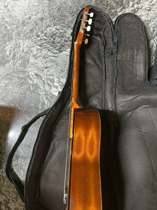 3 modele chitari vintage cu huse!Stare bună!!