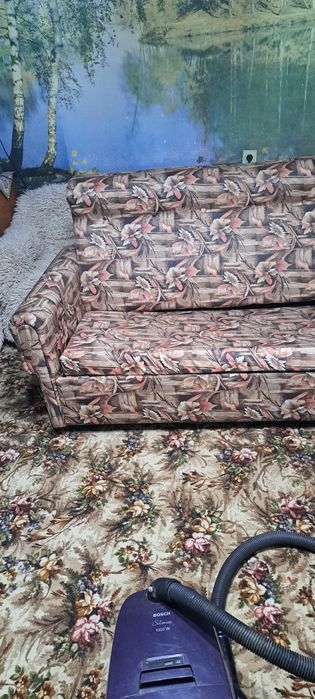 Продавам използван диван