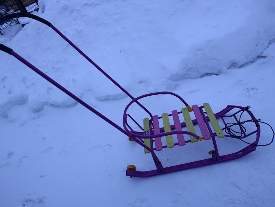 Продам санки,новые