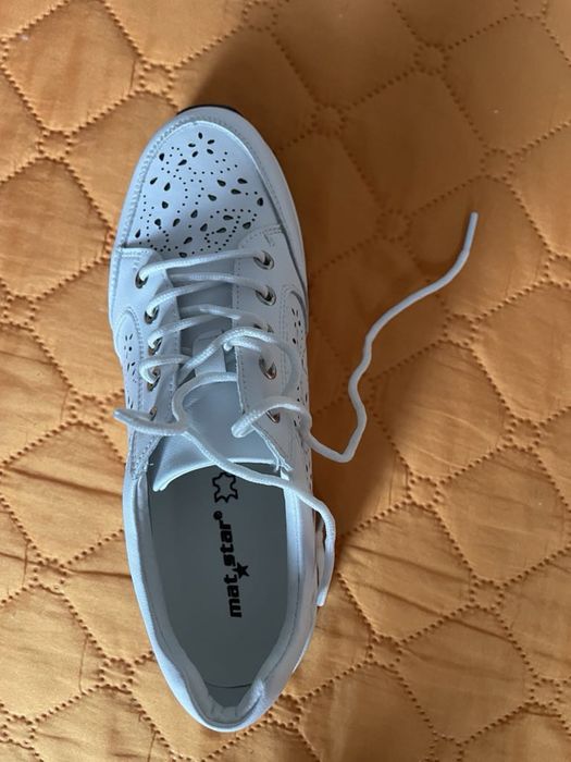 Дамски обувки бели MatStar 37 номер