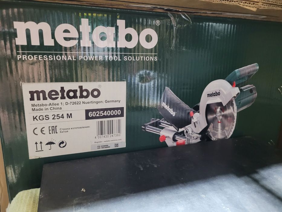 Fierăstrău circular culisant Metabo KGS 254 M 1450W 230V Ø254mm, ca nou