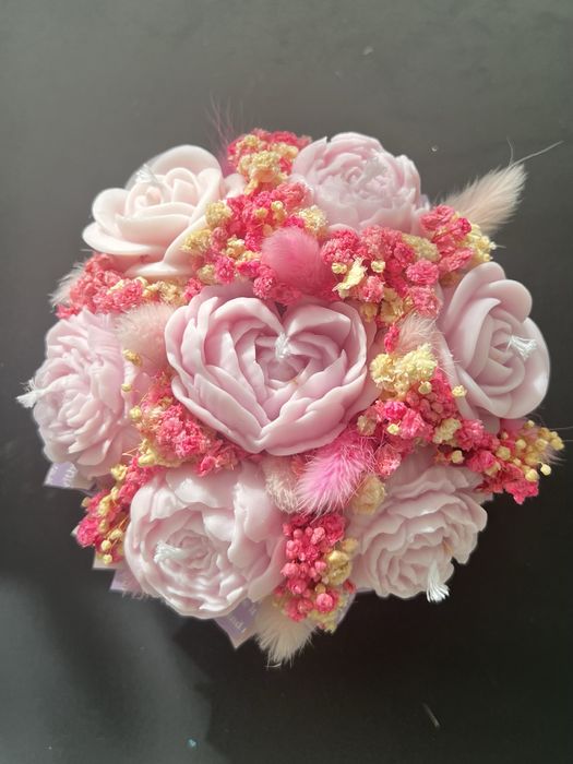 Aranjamente florale handmade cu lumanari din ceara de soia