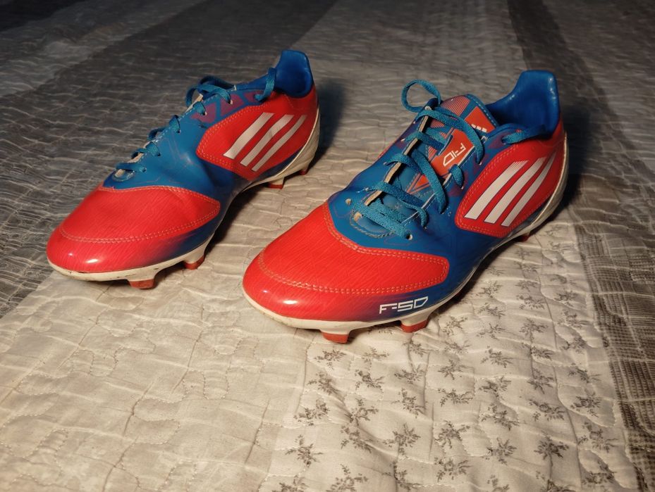 Vând ghete de fotbal F50