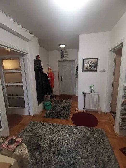 Дава се под наем Тристаен апартамент в Пловдив, Изгрев - 83 кв.м за 433.5 € - Снимка #2