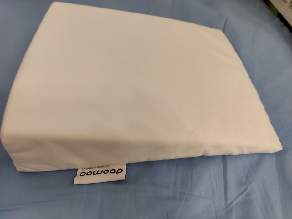 Възглавница против повръщане с наклон + подарък