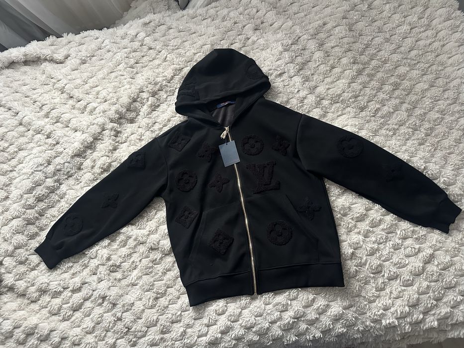 zip-up hoodie size M