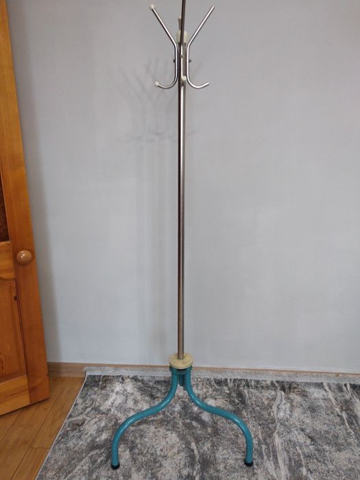 Продам вешалку железную