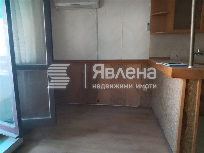 Двустаен апартамент с паркомясто Топ локация Център